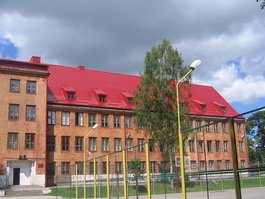 В школе № 1 в преддверии Дня Победы провели конкурсы – танцевальный и песен военной поры