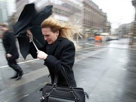МЧС предупреждает об усилении ветра в области