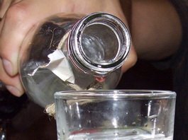 27-летний житель города Гусева избил бомжа после совместной попойки