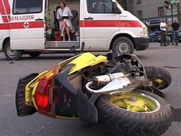 В Гусеве водитель скутера на ходу свалился на проезжую часть дороги