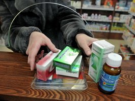Губернатор остался недоволен организацией отпуска льготных лекарств в социальной аптеке №27