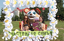 8 июля на городской площади прошла молодежная акция приуроченная к празднованию Дня Семьи, Любви и Верности