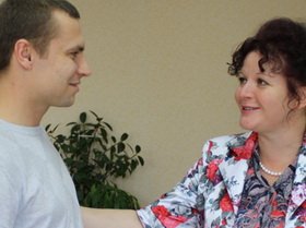 В Гусеве детскому тренеру по хоккею вручили ключи от квартиры