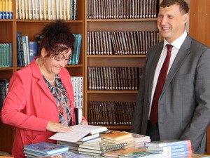 Подъездные пути, стелы и спортивная площадка