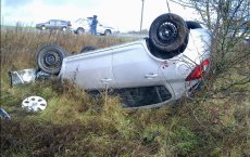 Под Гусевом в кювет опрокинулся «Опель», водитель получила ушибы