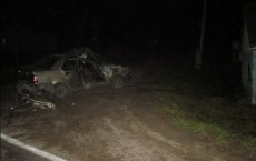 В поселке Фурманово легковой автомобиль «Рено 19» врезался дом