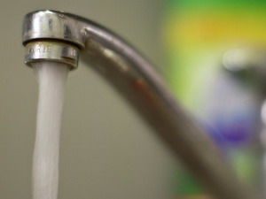 Роспотребнадзор просит суд обязать ОАО «Гусев-Водоканал» обеспечить дом на пер. Вишневом качественной водой