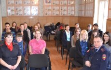 В Гусеве сотрудники полиции подвели итоги работы молодёжного правоохранительного отряда