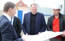 Цуканов поручил усилить контроль за строительством детсада в Гусеве
