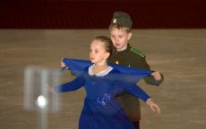 Юные артисты ДЮСТЦ показали на ледовой арене ФОКа праздничную программу «Письма с фронта…»