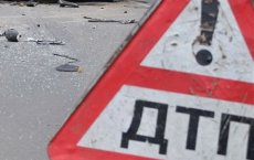 В поселке Синявино автомобиль «Фольксваген» на прямом участке дороги врезался в дерево