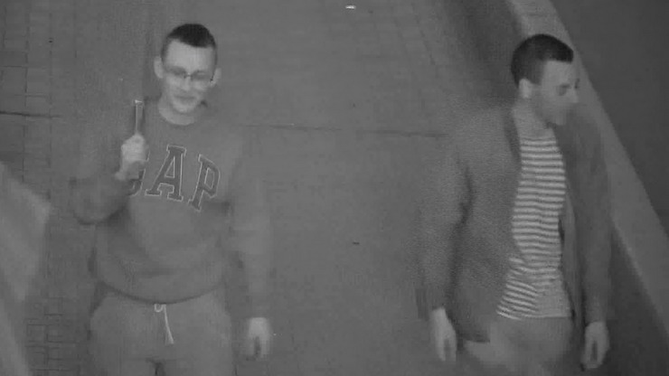 Вандалы вырвали и повредили несколько флагов на центральном мосту в Гусеве