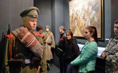 Сотрудники музея провели для студентов экскурсию по обновленным выставочным залам