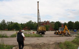 На заседании в Санкт-Петербурге военные пообещали остановить строительство, однако работы продолжаются