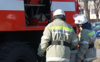 На проспекте Ленина у микроавтобуса «Мерседес» выгорел моторный отсек