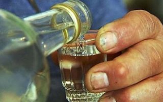 Жительница Гусева привлечена к административной ответственности за продажу самогона