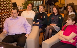 В День борьбы со СПИДом в городской библиотеке прошла тематическая встреча