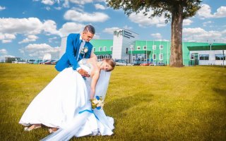 Счастье есть: молодоженов наградили за участие в фотоконкурсе «В Технополис GS по любви»