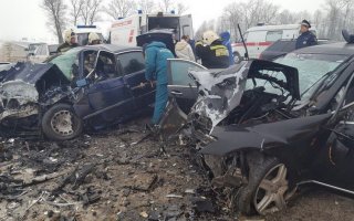 Под Гусевом столкнулись «Мерседес» и «БМВ», два человека погибли