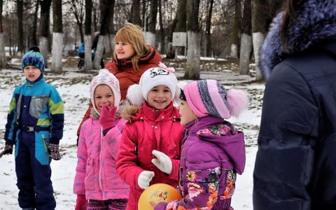 Педагоги ДЮЦ провели на открытом воздухе спортивно-игровую программу «Вместе весело играть»