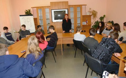«Сообщи, где торгуют смертью!»: Полицейские рассказали студентам о правовых последствиях употребления наркотиков