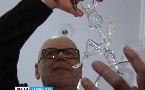Известный стеклодув представил свои работы в музее Гусева