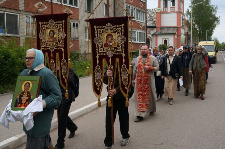 В Гусеве прошел традиционный крестный ход вокруг города «Неупиваемая Чаша»