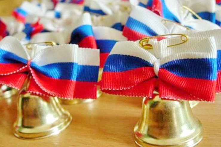 В Гусевском округе последний звонок прозвенел примерно для четырёхсот выпускников