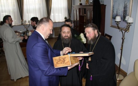 Архиепископ Серафим и Николай Цуканов обсудили роспись храма в Гусеве и Кафедрального собора в Калининграде