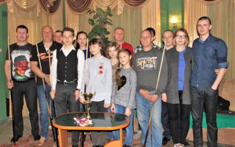 В бильярдном клубе «Пирамида» прошел турнир по бильярду, посвященный Дню Победы
