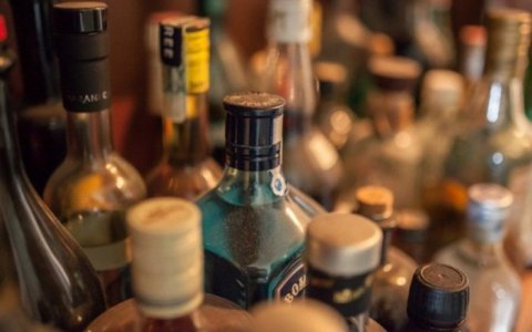 В магазине-закусочной «Бутыль» продавали алкогольную продукцию круглосуточно