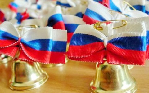 В Гусевском округе последний звонок прозвенел примерно для четырёхсот выпускников