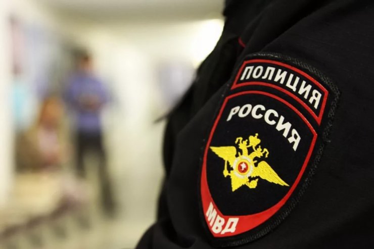 На улице Октябрьской неизвестные разбили стекла у автомобиля «Тойота Камри»