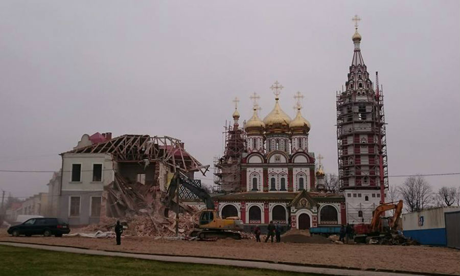 Некрасивые истории: что происходит вокруг нового храма в центре Гусева