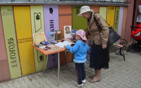 В день рождения А.С. Пушкина в библиотеке прошла акция «Пушкин в сердцах поколений»