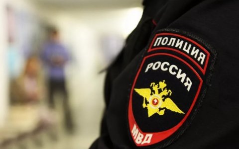 На улице Октябрьской неизвестные разбили стекла у автомобиля «Тойота Камри»