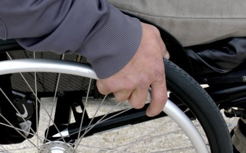 Комплексный социальный центр организовывает для инвалидов поездки на пляжи