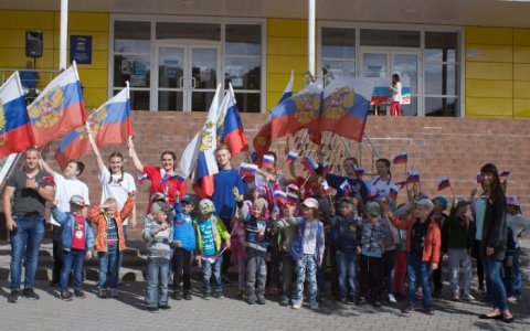 В Гусеве прошла патриотическая акция, посвященная Дню Государственного флага