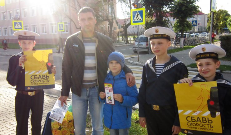 В городе Гусеве сотрудники ГИБДД вместе с кадетами провели акцию «Внимание – пешеход!»