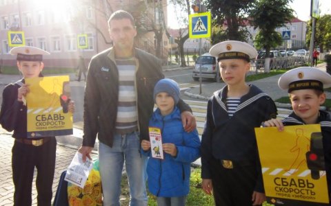 В городе Гусеве сотрудники ГИБДД вместе с кадетами провели акцию «Внимание – пешеход!»