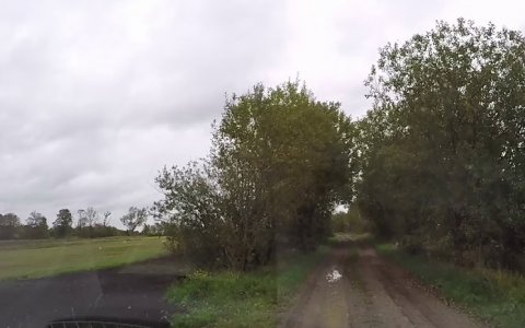В Гусевском районе рядом с Федеральной трассой появилась огромная зловонная лужа