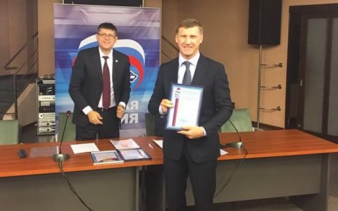Михайлов и Гнездилов получили благодарственные письма за вклад в победу Антона Алиханова на выборах