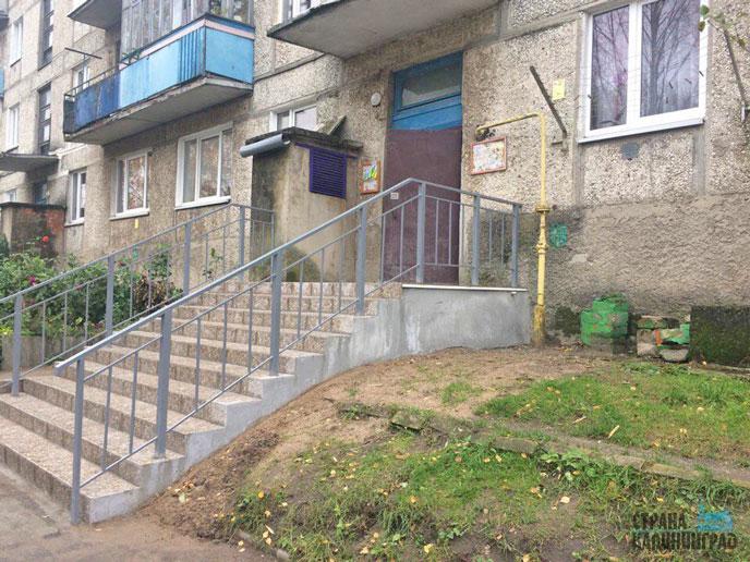 Пандус для Ани Боровковой не могут установить уже восемь месяцев