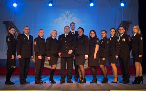 Сегодня в Городском доме культуры чествовали сотрудников органов внутренних дел