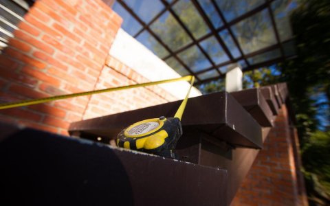 В Гусеве строитель упал с шестиметровой высоты и получил тяжёлую черепно-мозговую травму