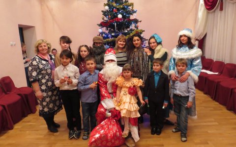 Детско-юношеский центр подготовил новогоднюю сказку для воспитанников центра «Росток»