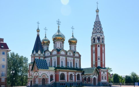 Расписание праздничных богослужений в храме всех святых 6 и 7 января