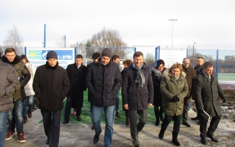 Антон Алиханов посетил сегодня первую и пятую школы