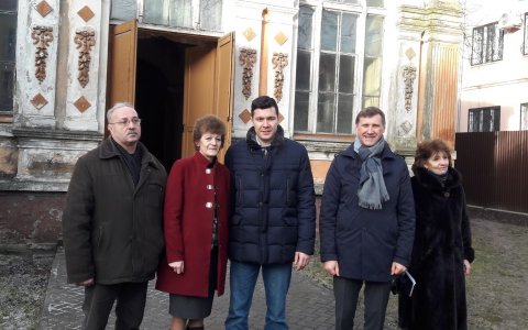 Директор ДЮЦ рассказала Антону Алиханову о планах на здание малого зала ДО