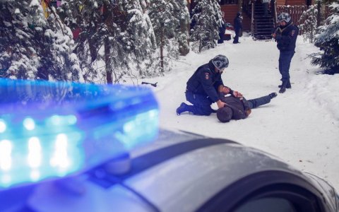 В Гусеве сотрудники Росгвардии задержали мужчину, который угрожал ножом продавщице